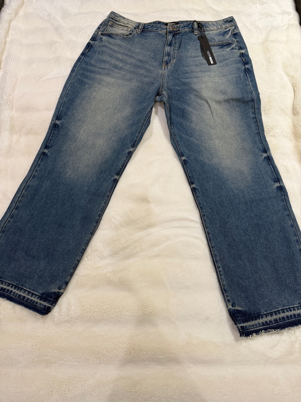 Fashion Nova Men's Straight Jeans in Medium Wash Blue